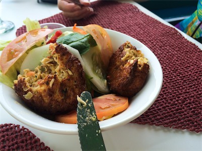 Appetizer: Delicious crab cake