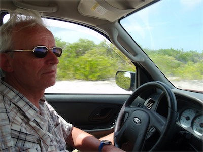 This time, we hired a rather old red Ford.