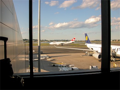 Wow, our plane arrives straight from New York this evening!